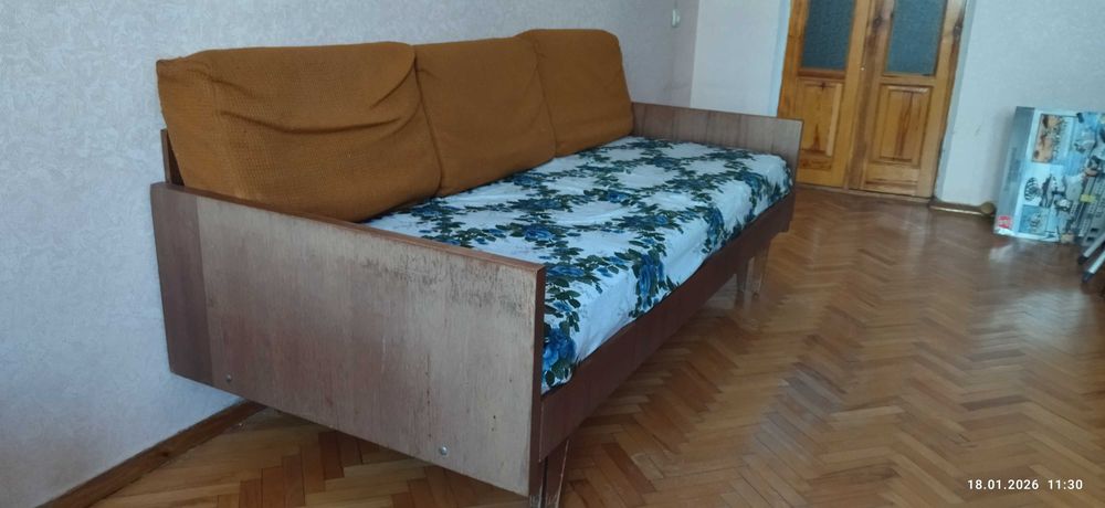 Диван в гарному стані