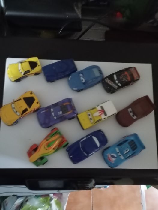 5€ a unidade carrinhos Disney pixel entrego em Rio tinto ou envio CTT