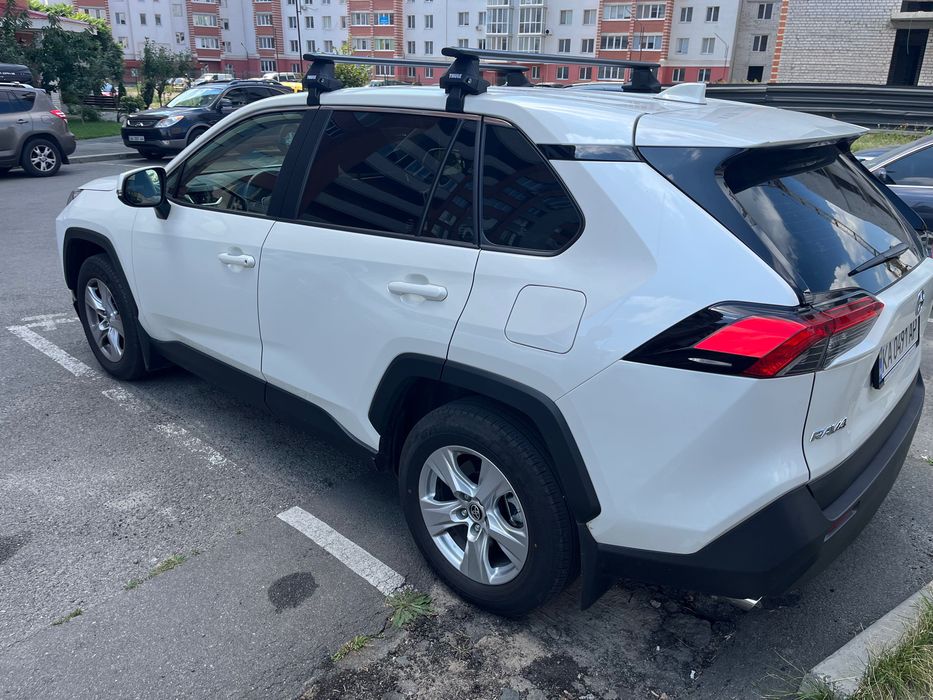 б.у. поперечины Toyota і Lexus багажник как THULE