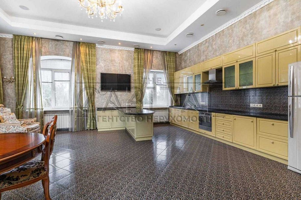 Продаж будинку з басейном, с. Хлепча, Васильківський р-н