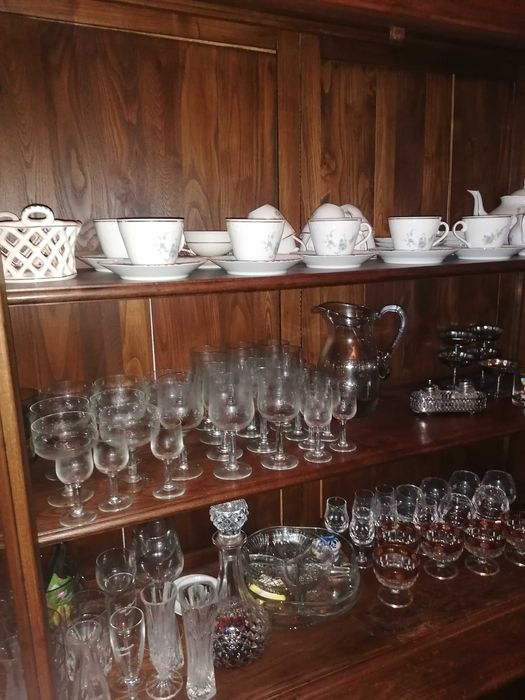 Conjunto de Louça Festiva com ornamentos de prata