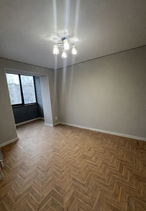 Продам 3-х кімнатну квартиру в центрі м. Лозова