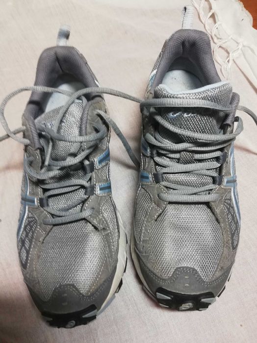 Buty do biegania po lodzie Asics Arctic 3 WR z kolcami