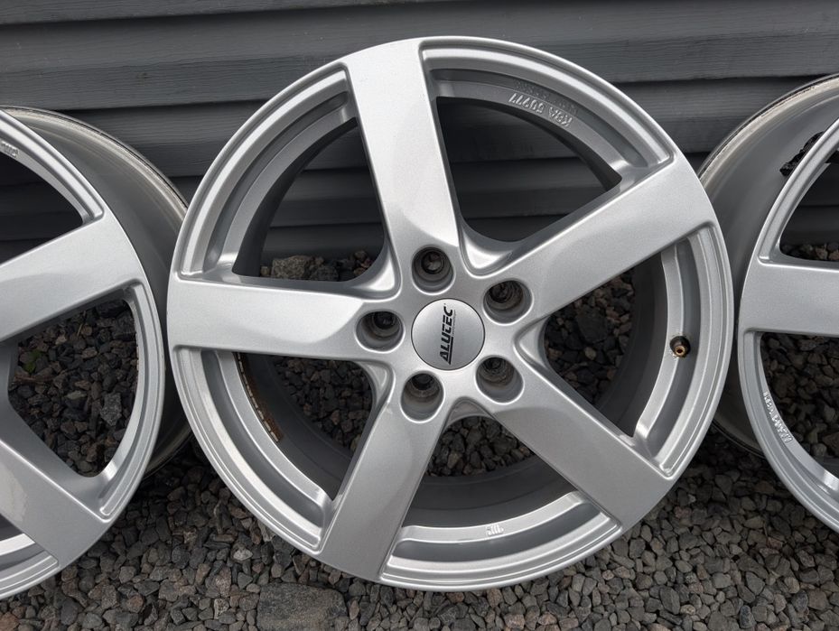 Комплект титанових дисків Nissan Infinity 5/114.3 R17 5*114.3 17 Autec Нісан  Інфініті ET40