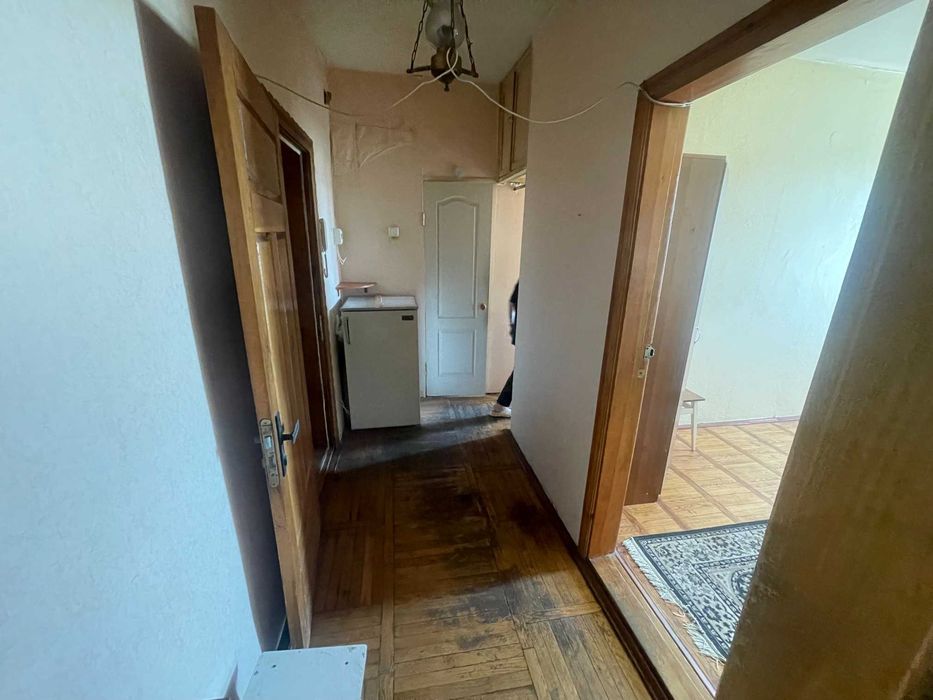 Продам 2к Гарматна 18, сталінка