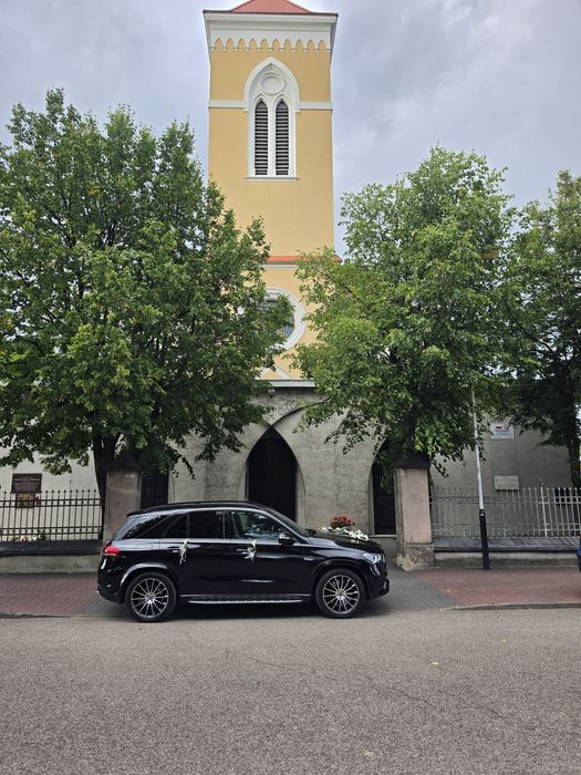 Oferuje przejazd do Ślubu samochodem Audi  Q8 S-line bądź Mercedesem Gle 350