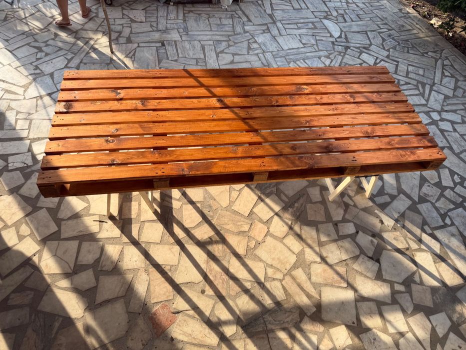 Mesa de jardim em madeira
