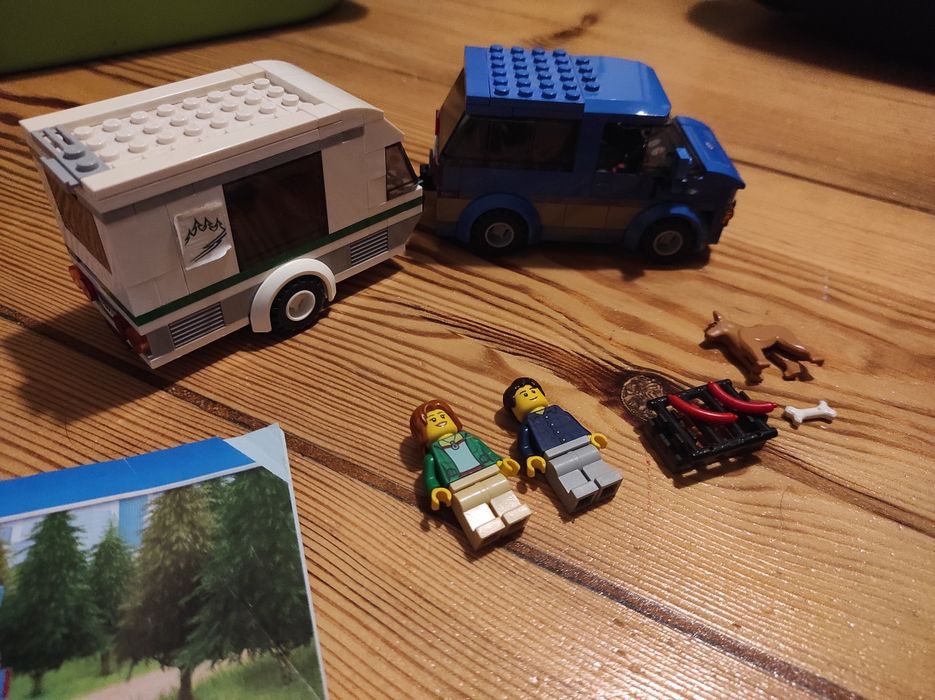 LEGO 60117 van z przyczepą kempingowa