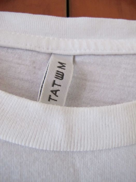 Biały t-shirt z nadrukiem Tatwm