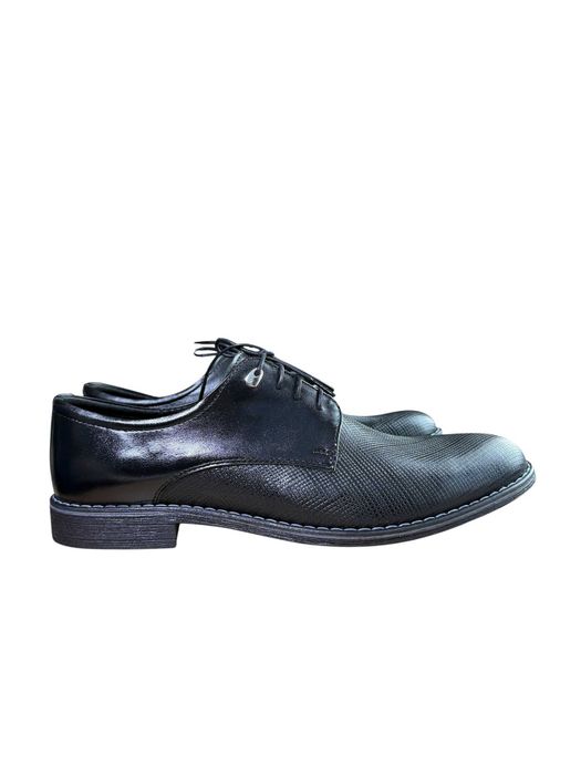 Buty męskie eleganckie skórzane czarne półbuty Derby z geometryczną fakturą rozmiar 44 D100WA CZARNY SZARA NIĆ OZDOBNA