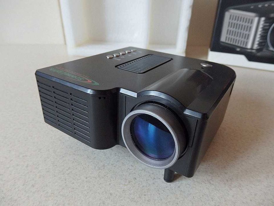 Kolorowy Mini Projektor SceneLights LB-936.