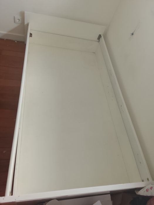 Cama solteiro branco