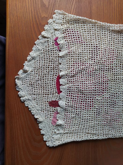 Top em crochet bege com flores tamanho M