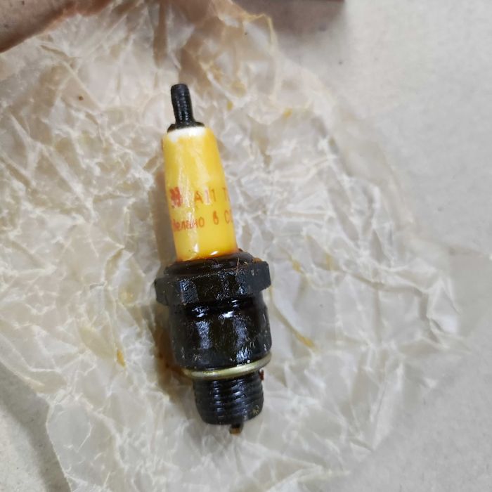 Свеча для мотоциклов ИЖ СССР оригинал Уфа а-11 2T (M14*1,25 12,7mm)