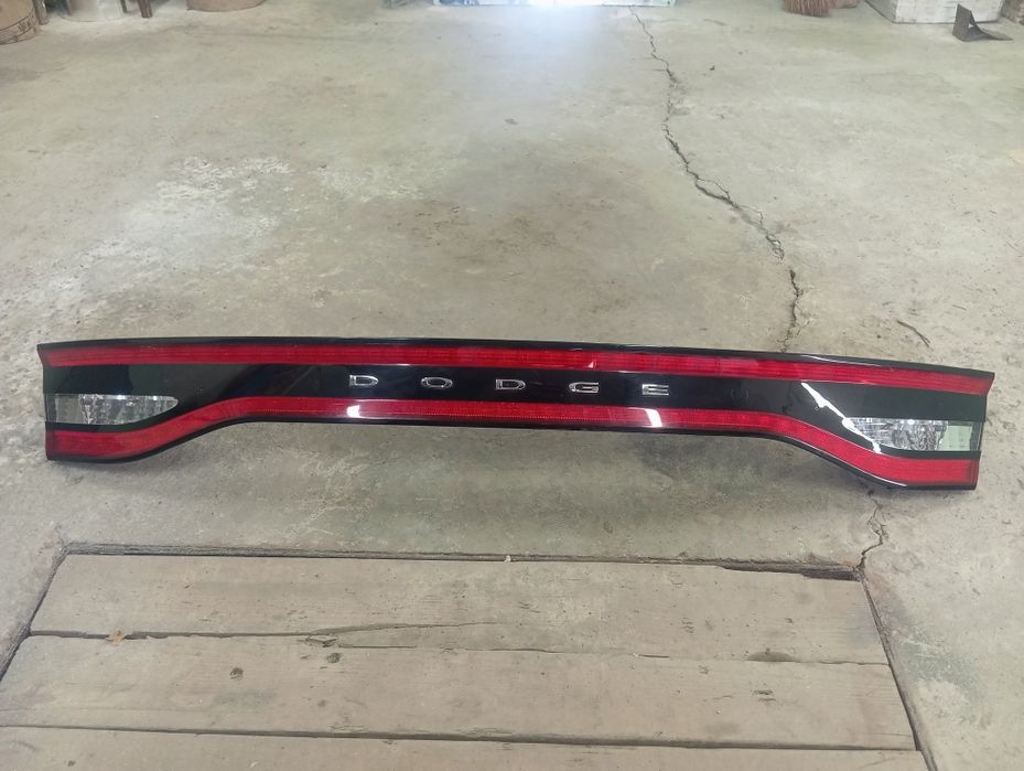 Лента стоп-сигнала багажника Dodge Charger (Додж Чарджер) 68100684AF