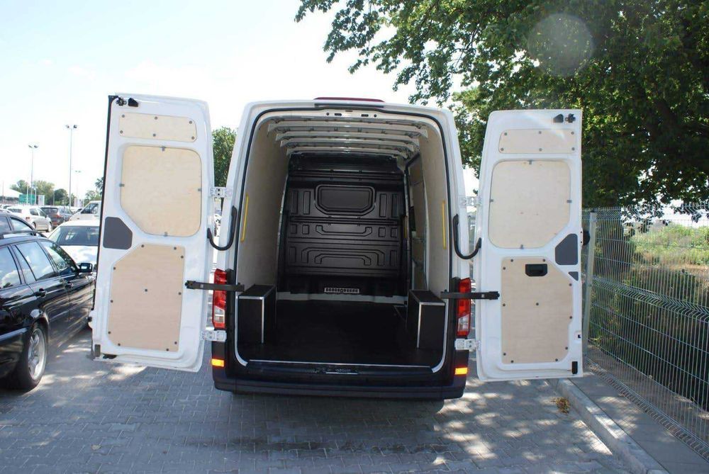 Zabudowa sklejkowa busa Volkswagen Crafter dł. 4,30