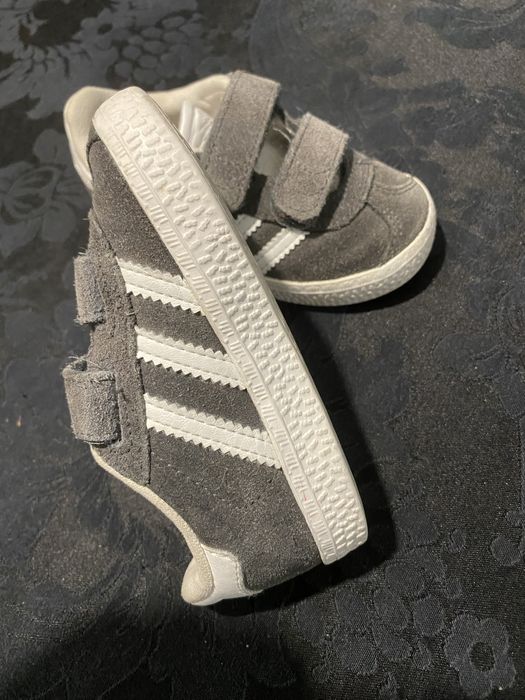 Vendo sapatilhas adidas unissexo