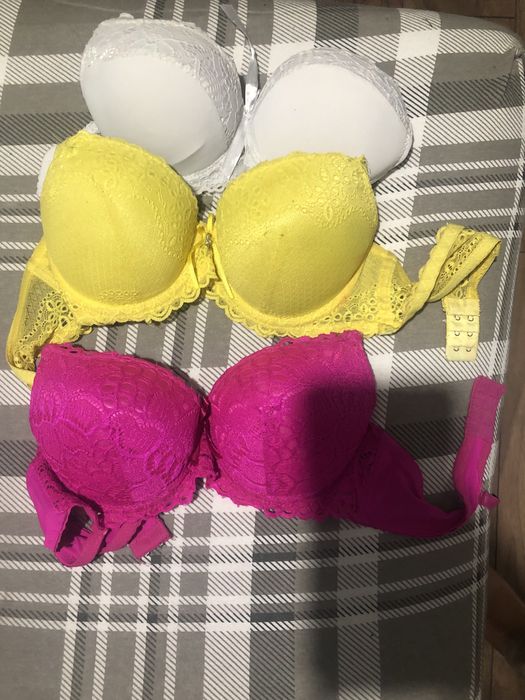 Biustonosze c75 trzy sztuki