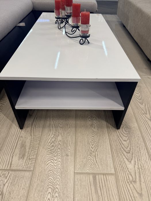 Журнальний столик