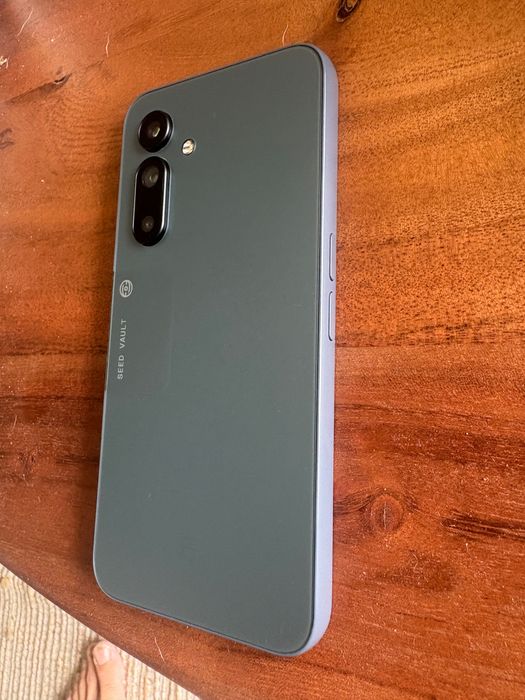 Solana Seeker android phone