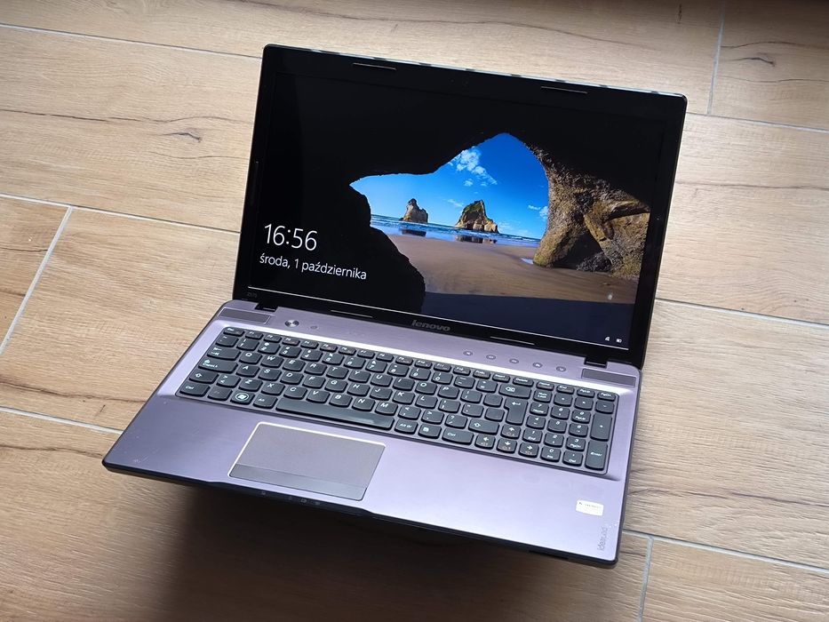 Laptop Lenovo IdeaPad Z575 15,6" 698GB HDD 3,5GB RAM Windows 10 AMD A6