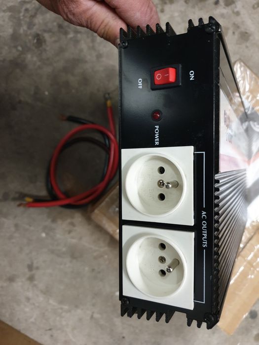 1000 Watts / 2000 Watts peak Inverter64172203494657121