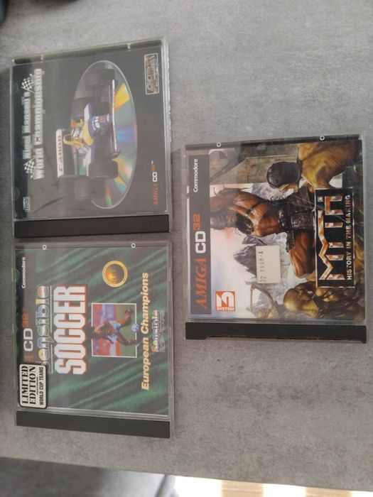 Amiga CD 32 zestaw z grami