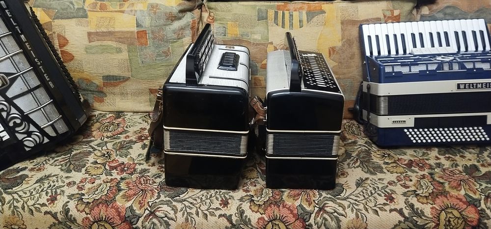 Зменшений баян на 80 басів Восток.