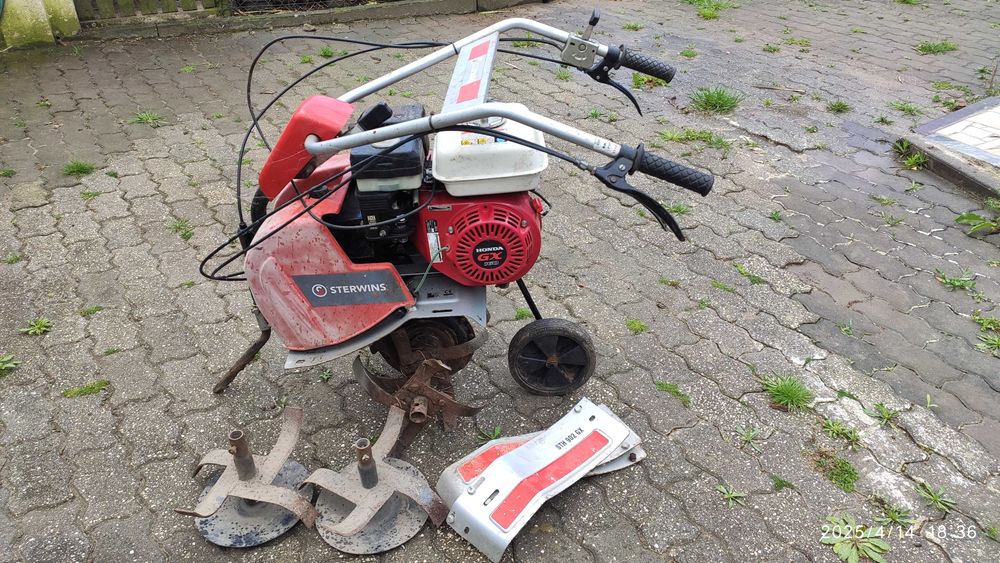 Moto Enxada Com Acessórios Com Pouco uso