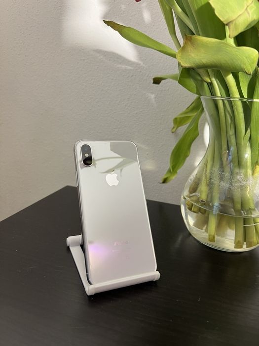 Продам iPhone Xs на 64gb