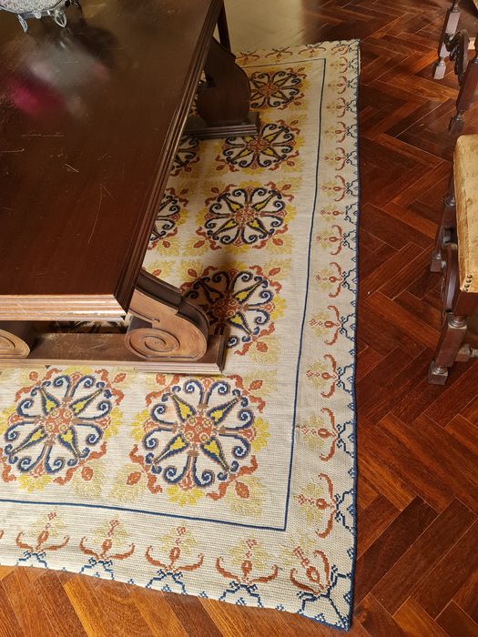 Tapete de arraiolos artesanal