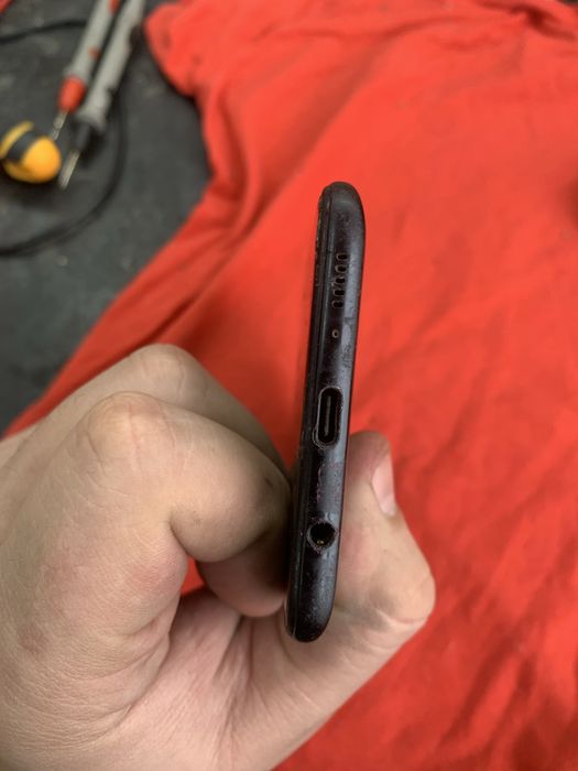 Бу телефон samsung sm-a305fn 3/32, не працює екран