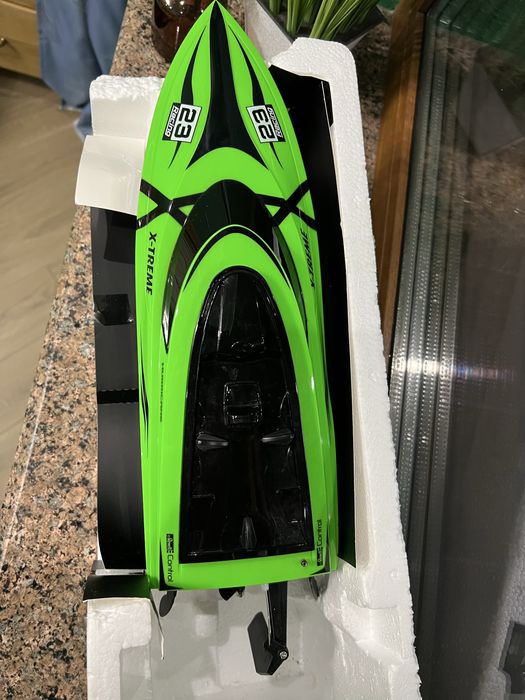 радіокерований катер Revell Control X-TREME  45 км на годину