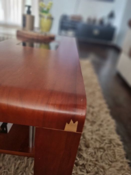 Conjunto de sala de jantar com mesa, aparador, tela e mesa de centro