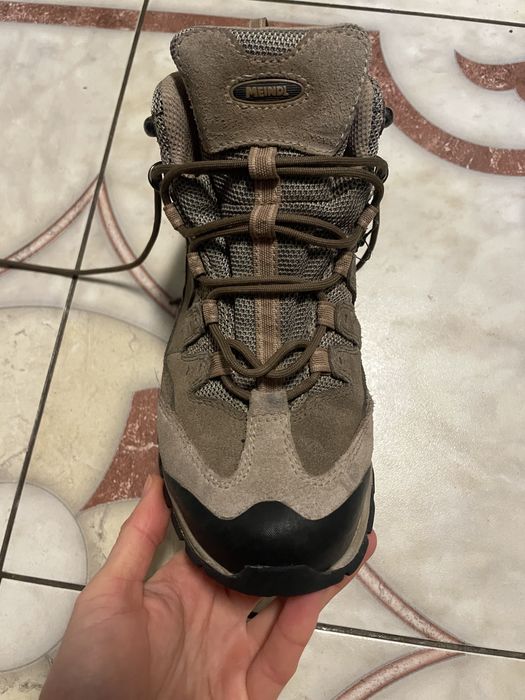Трекінгові черевики 37,5