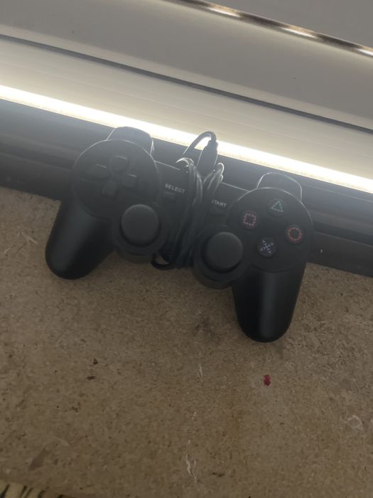 Vendo ps3 com 2 comandos