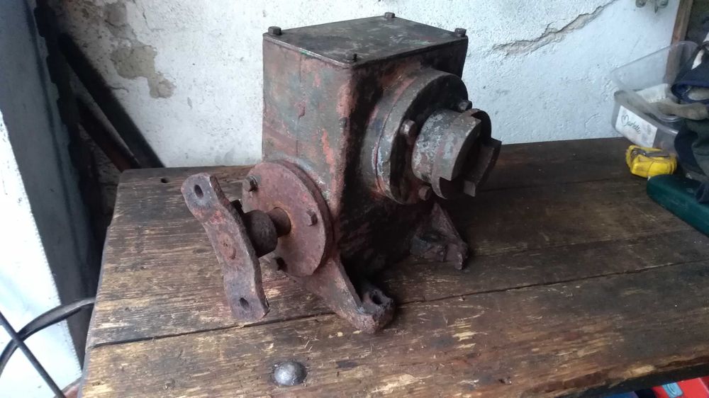 Przekładnia kątowa ślimakowa 50:1 Rcw Piast