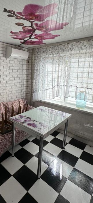 Продам стекляный стол