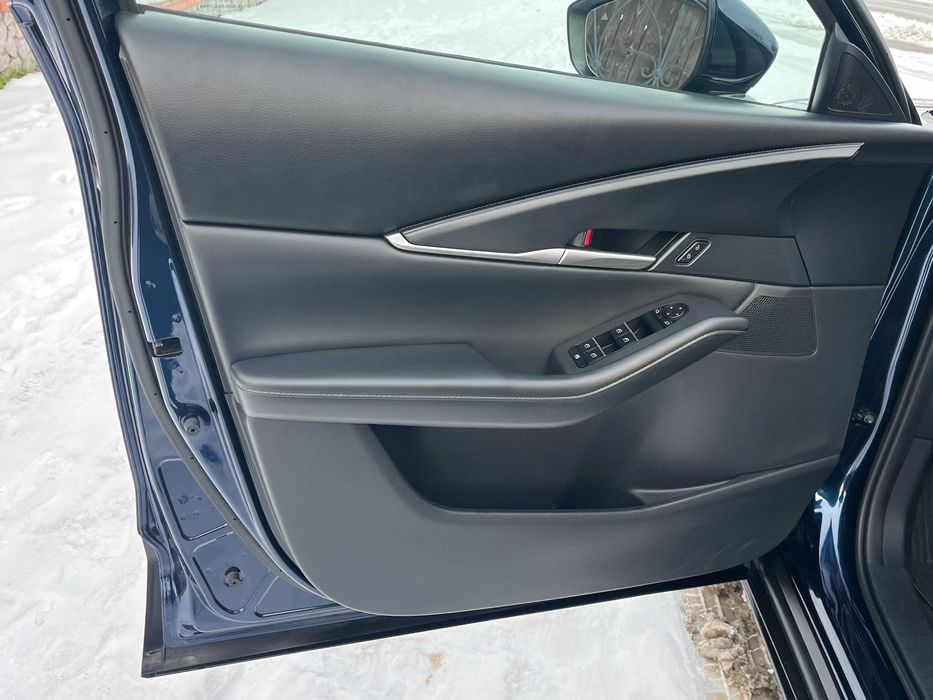 продам Mazda CX-30