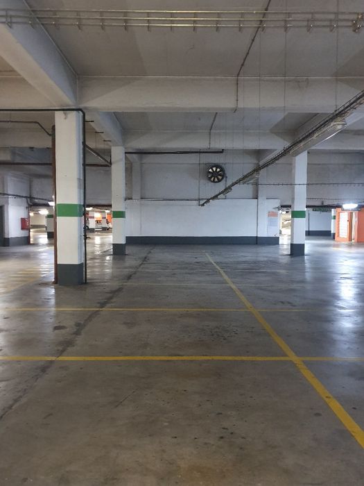 Lugar livre de Garagem coberto
