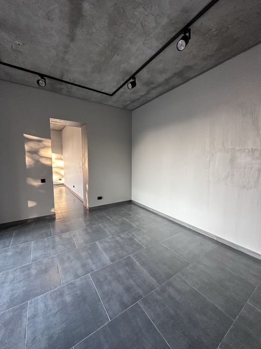 Комерційне приміщення з постійним елекропостачанням