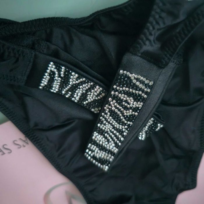 Majtki Victoria’s Secret rozmiar M i pudełko