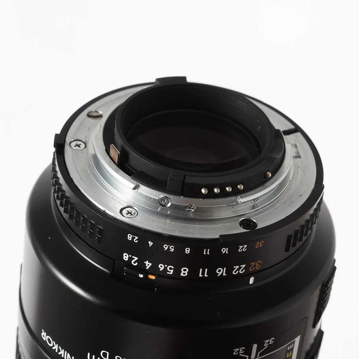 Об'єктив Nikon 105mm f/2.8D AF Micro-Nikkor