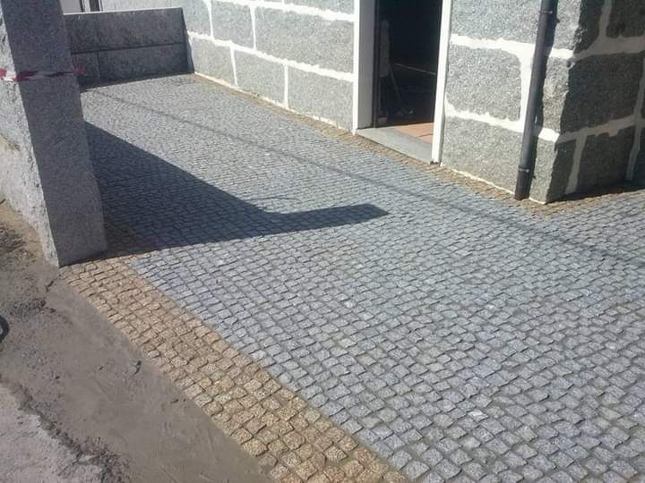 Faço serviço de calceteiro