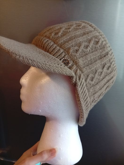 Жіночі зимові головні убори різні