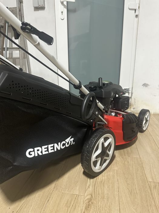 Maquina de cortar relva nova