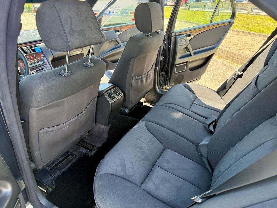 Mercedes-Benz E250 Turbo Diesel Sedan (1997) – Fiabilidade e Conforto Clássico