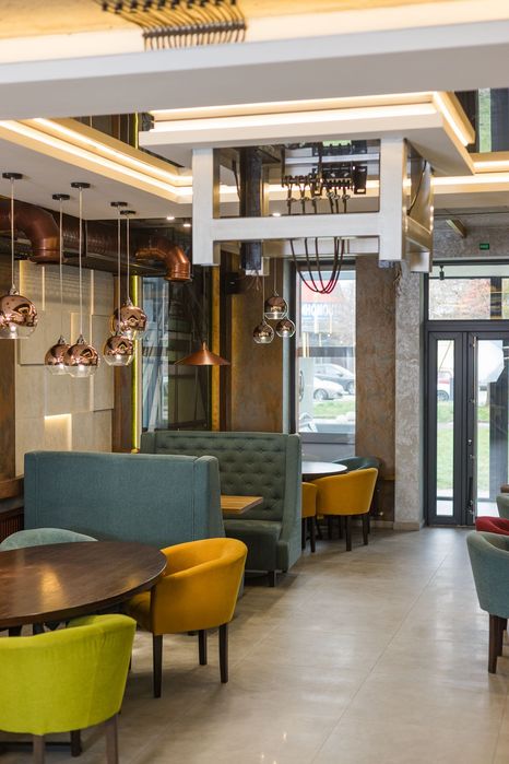 Готовий ресторан 442 м² біля VELES. Обладнання, інвентар, сонячна СЕС.