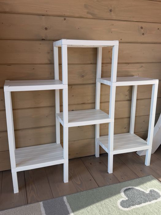 Книжкова поличка