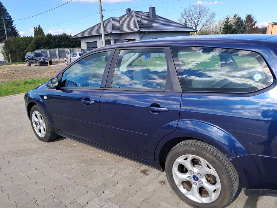 Ford focus2  1.6 benzyna